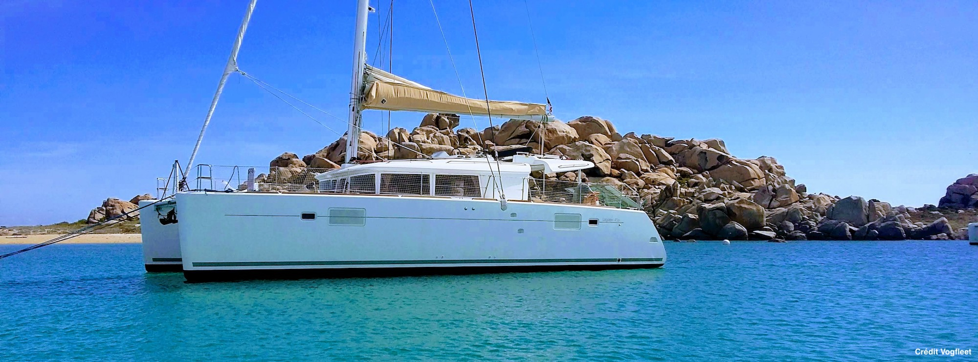 Catamaran de la flotte VOGFLEET en navigation